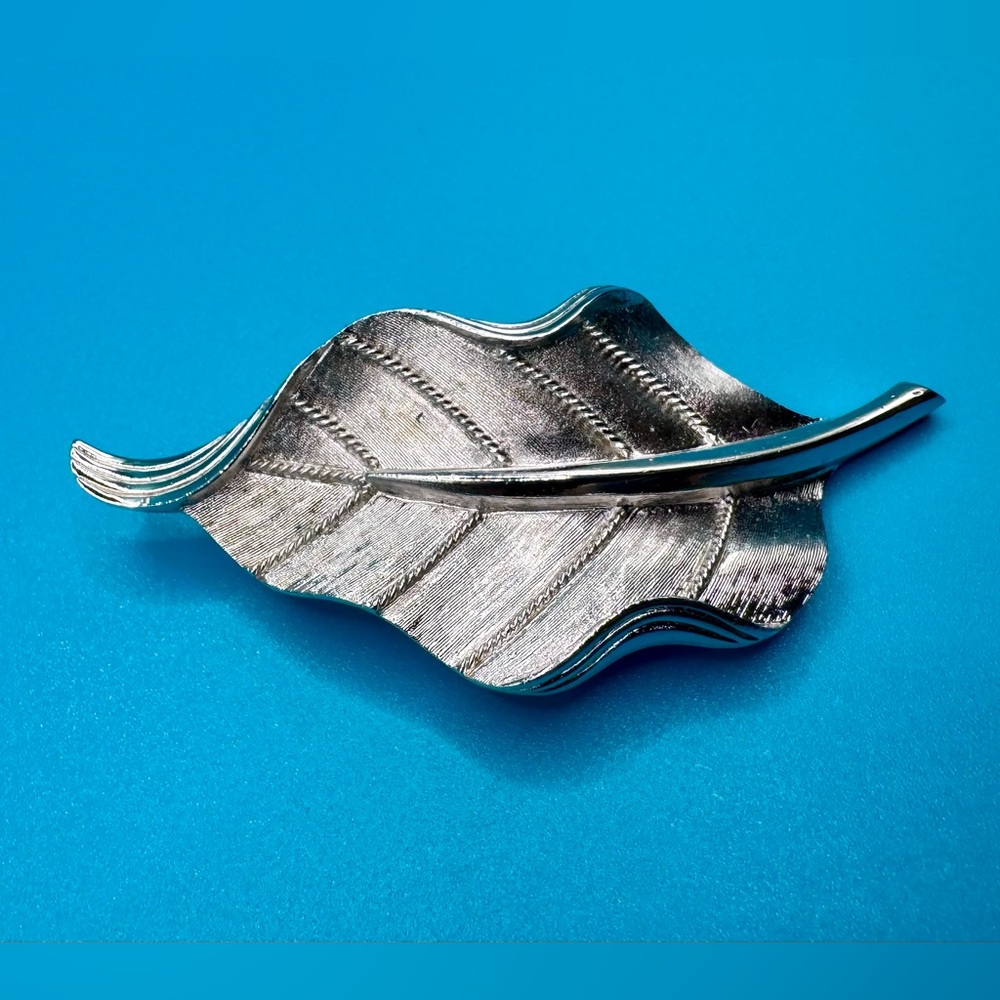 TRIFARI vintage silver-tone, etched Leaf Brooch